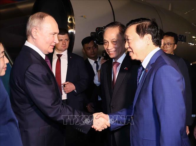 Президент Владимир Путин прибыл в Ханой, начав государственный визит во Вьетнам