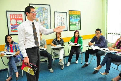 Вьетнам вводит сертификацию для иностранных преподавателей английского языка