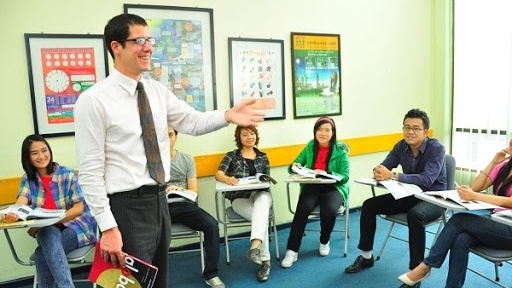 Вьетнам вводит сертификацию для иностранных преподавателей английского языка