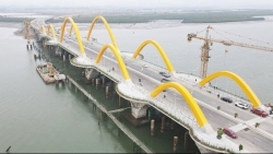В провинции Куангнинь были введены в эксплуатацию мост Любви и прибрежная дорога Халонг-Камфа