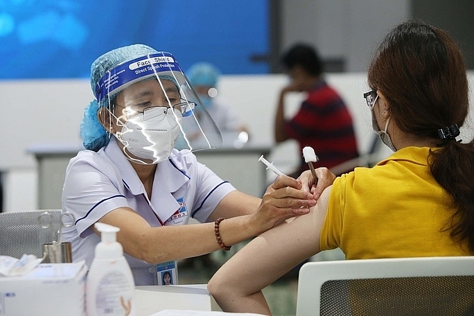 Премьер министр Вьетнама потребовал ускорить темп вакцинации