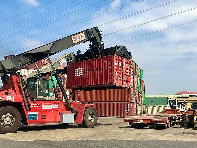 Отправлены первые партии экспортных вьетнамских товаров в начале нового года по лунному календарю - 2022