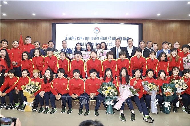 Церемония поздравления женской сборной по футболу Вьетнама с отличными успехами