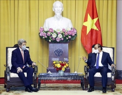 Нгуен Суан Фук принял спецпосланника президента США по климату