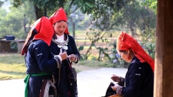 Культурная красота в костюмах этнической группы Зяо