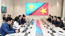 Состоялась встреча между Секретарем парткома провинции Кханьхоа и руководителями города Алматы