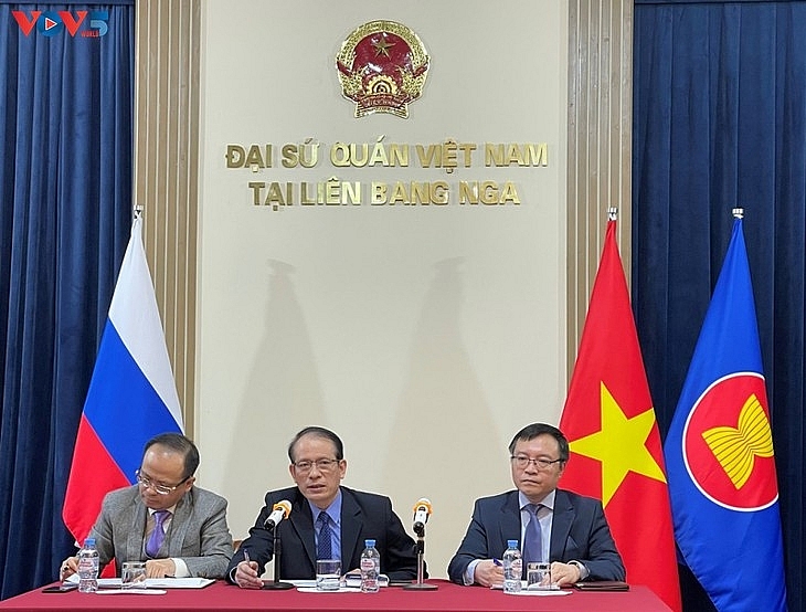 Беседа по устранению трудностей для сообщества вьетнамцев в РФ в новых условиях