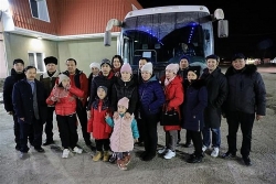 Встреча первых 14 вьетнамских граждан, эвакуированных из Херсонской зоны боевых действий на Украине в Россию