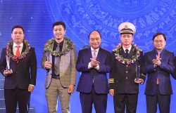 Президент Вьетнама Нгуен Суан Фук вручил премию лучшим молодым вьетнамским лицам 2021 года