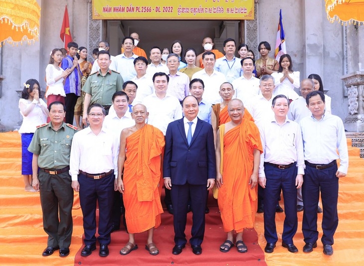 Президент Нгуен Суан Фук поздравил кхмеров с новогодним праздником Чол Чнам Тхмей