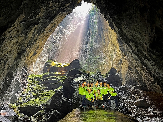 Главная страница Google посвящена вьетнамской пещере Шондонг