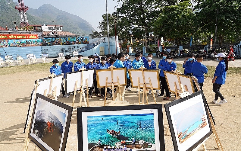 Фотовыставка, посвященная молодости и суверенитету над морем и островами, прошла  в провинции Хазянг