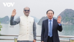 Спикер Народной палаты парламента Индии Ом Бирла посетил залив Халонг