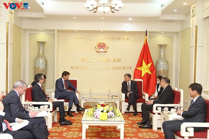 Министр общественной безопасности Вьетнама принял управляющего директора по Азиатско-Тихоокеанскому региону Европейской службы внешних связей