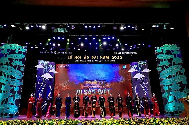 Фестиваль женского платья аозяй провинции Бакзянг 2022