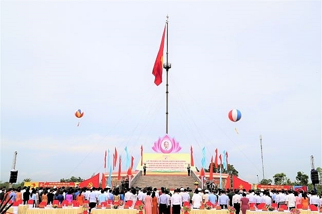 Состоялась церемония поднятия флага «Воссоединение страны» в провинции Куангчи
