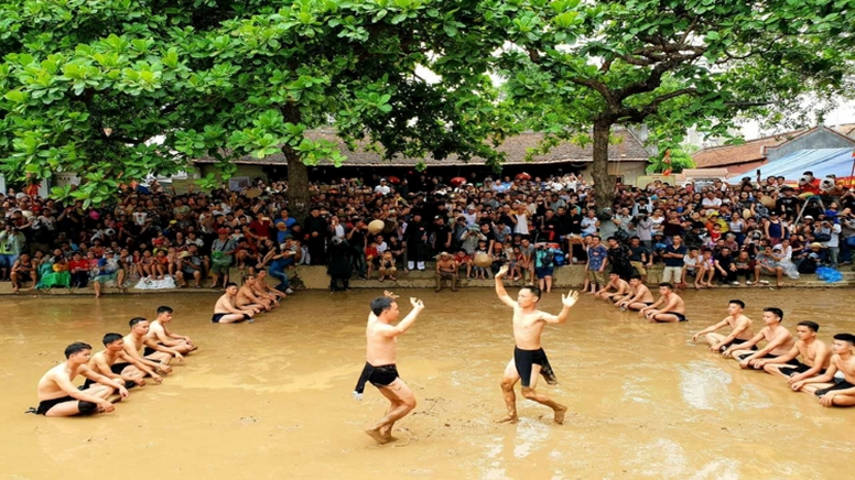 Игровой фестиваль борьбы на водном поле в деревне Ван, провинции Бакзянга признан национальным нематериальным культурным наследием.