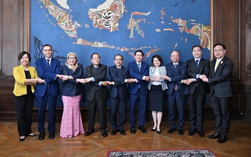 Вьетнам принял участие в заседании Комитета АСЕАН в Париже