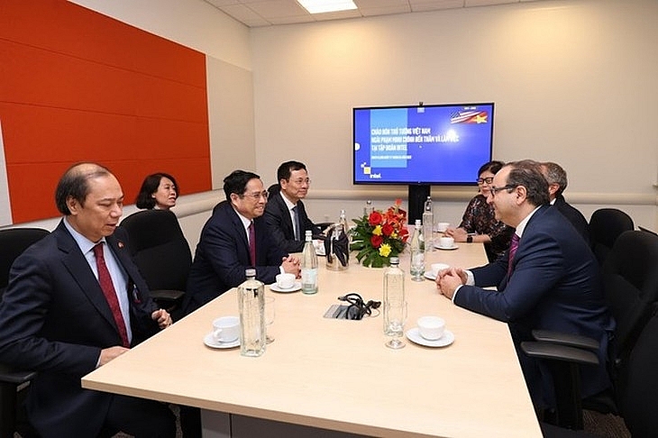 Премьер-министр Фам Минь Тинь провёл рабочую встречу с руководителями крупных технологических компаний мира Intel, Apple, Google