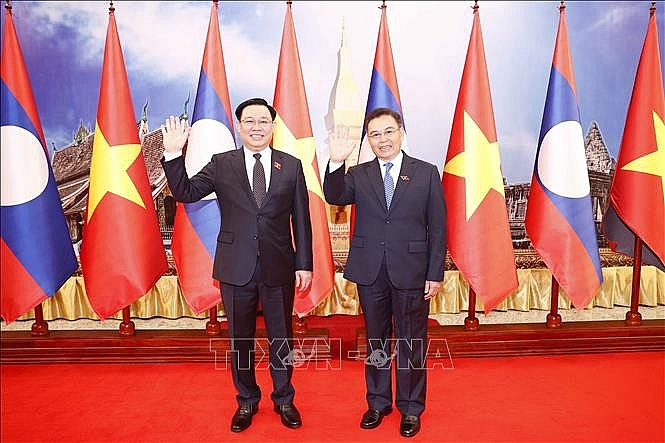 Официальный визит председателя НСВ Выонг Динь Хюэ в ЛНДР увенчался успехом