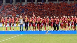 Президент Нгуен Суан Фук поздравил женскую сборную Вьетнама по футболу