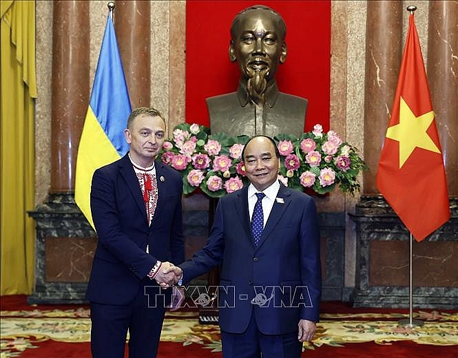 Президент СРВ Нгуен Суан Фук принял послов Украины и Канады