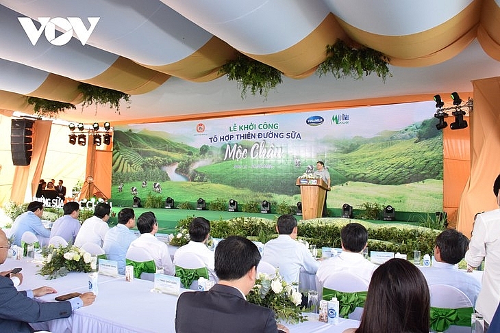 Фам Минь Тинь принял участие в церемонии начала строительства комплекса «Молочный рай Мокчау»