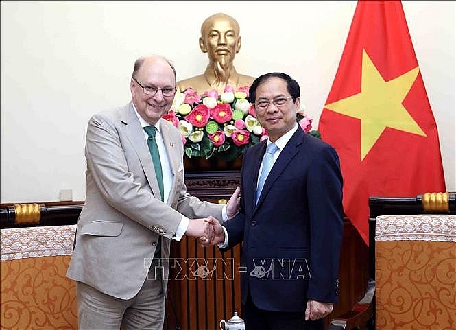Вьетнам желает продолжать развивать отношения традиционной дружбы и многостороннего сотрудничества со Швецией