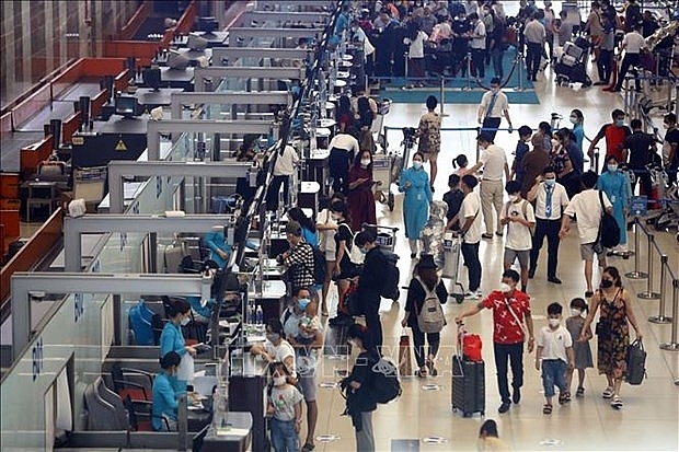 Количество пассажиров в аэропорту Нойбай резко растет, превышая проектную мощность
