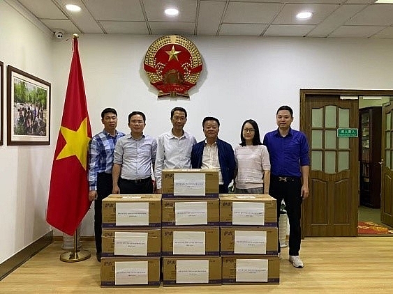 Вьетнамская диаспора в провинции Юньнань внесла пожертвования на борьбу против COVID-19