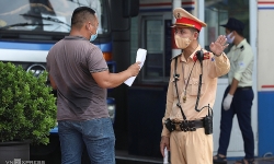 Почти 300 человек оштрафованы на сумму $26,5 тыс. за нарушение режима социального дистанцирования в Ханое