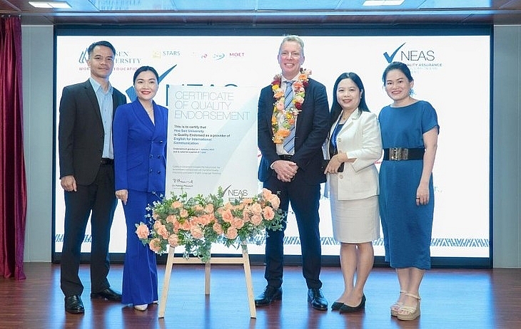 Первый университет во Вьетнаме, предлагающий международную программу обучения разговорному английскому языку с австралийской сертификацией NEAS