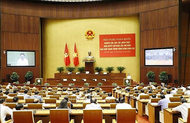 Постоянный секретарь ЦК КПВ Во Ван Тхыонг отметил необходимость конкретизации 4 резолюций, принятых на 5-м пленуме ЦК КПВ