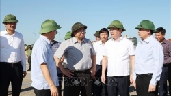 Премьер-министр посетил ключевые проекты в провинции Нгеан