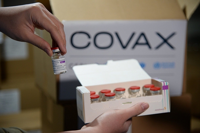 Вьетнам получил 500 тысяч доз вакцин против COVID-19 от COVAX
