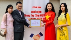 Вьетнамцы в Великобритании развернули кампанию «Поможем Вьетнаму преодолеть эпидемию вместе»