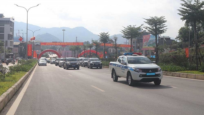 Самая красивая магистраль провинции Каобанга носит имя генерала Во Нгуен Зяпа