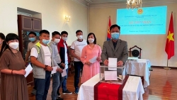 Вьетнамская диаспора в Монголии пожертвовала 7 тысяч. долларов США во вьетнамский Фонд борьбы с COVID-19