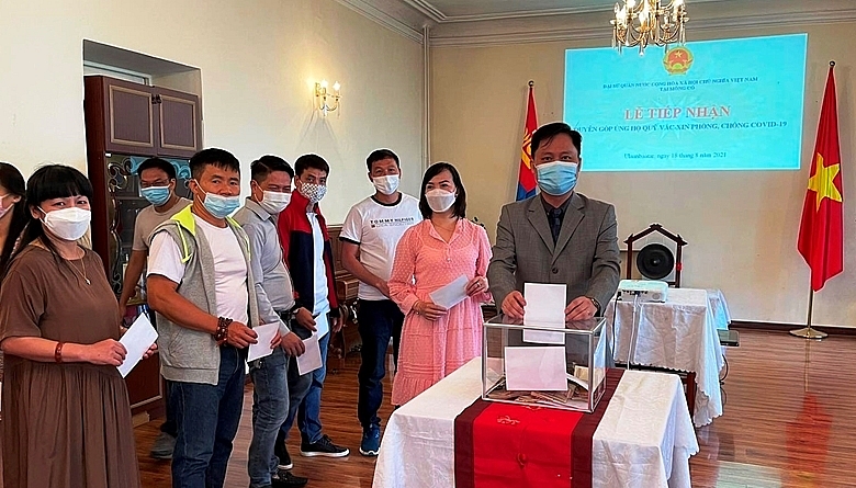 Вьетнамская диаспора в Монголии пожертвовала 7 тысяч. долларов США во вьетнамский Фонд борьбы с COVID-19