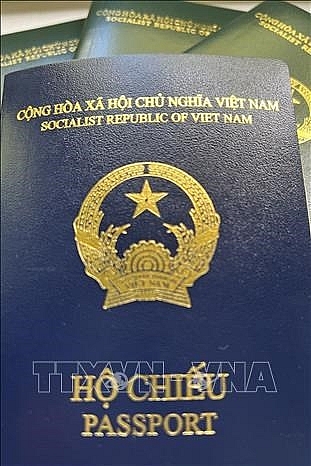 Великобритания признает паспорта нового образца Вьетнама
