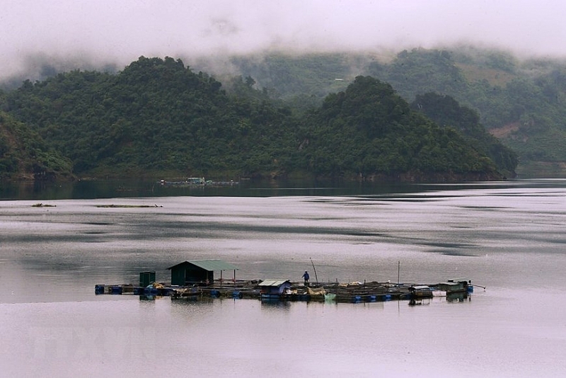 Величественная и поэтическая красота озера Хоабинь