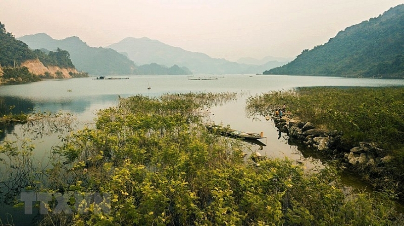 Величественная и поэтическая красота озера Хоабинь