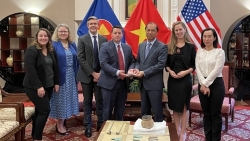 Посольство Вьетнама в США получило культурные артефакты и предметы антиквариата от США