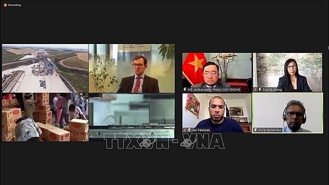 В Канаде прошел онлайн-семинар, посвященный 77-й годовщине Августовской революции и Дня независимости Вьетнама