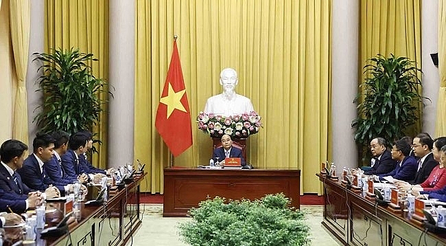 Президент Нгуен Суан Фук принял делегацию молодых парламентариев ЛДП Японии