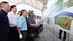 Премьер-министр Фам Минь Тинь проверил ход реализации проекта строительства аэропорта Шапа
