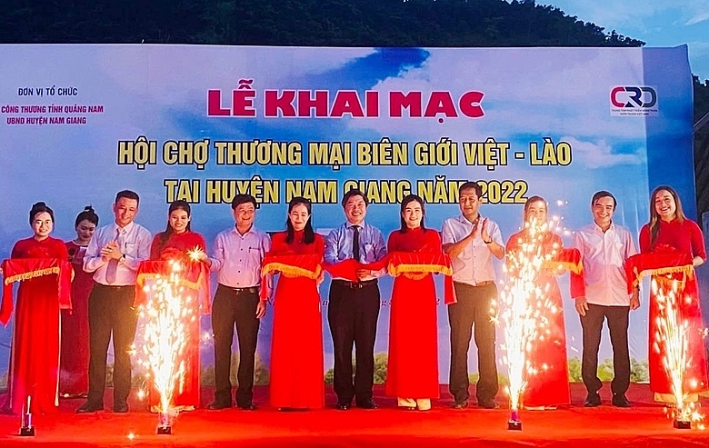 Приграничная торговая ярмарка Вьетнам – Лаос в провинции Куангнам