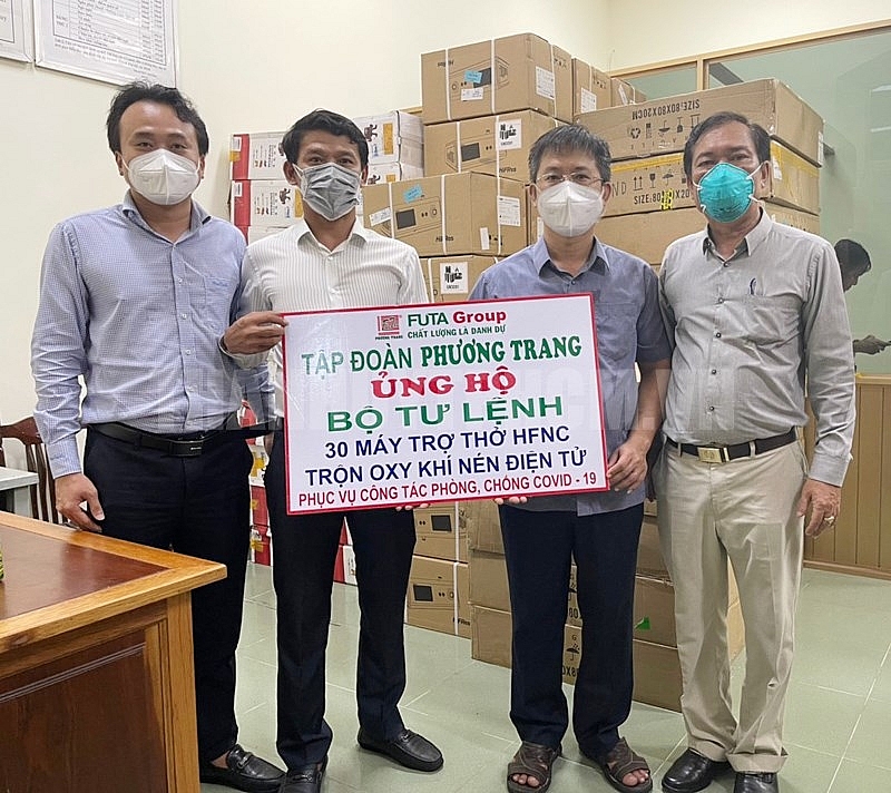 Город Хошимин принял дополнительное медицинское оборудование для борьбы с эпидемией
