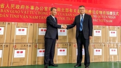 Китайская провинция Юньнань передала Вьетнаму медицинское оборудование для борьбы с коронавирусом