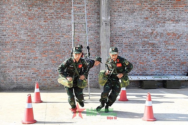 Вьетнамская команда успешно соревновалась на конкурсах «Аварийный район» и «Снайперский рубеж»